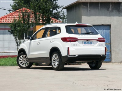 奔驰
t330舒服
型落地多少钱（奔驰
t33多少钱新车?）「奔驰t35」